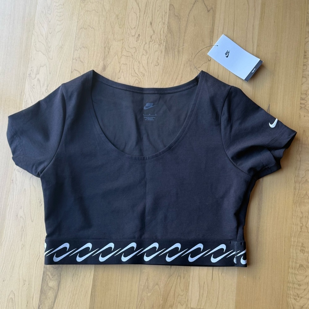 NEW Nike Women's Black and White Crop Top with SWOOSH band